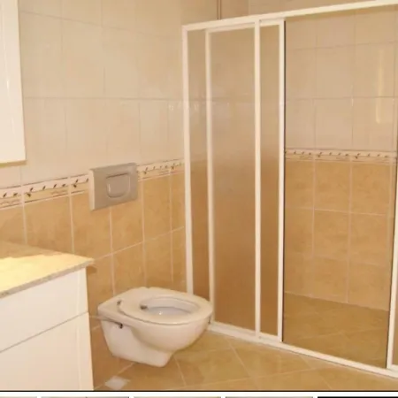 Picture Renting Your 5 Star Located In With Beautiful Private Pool, 1030 Vilă